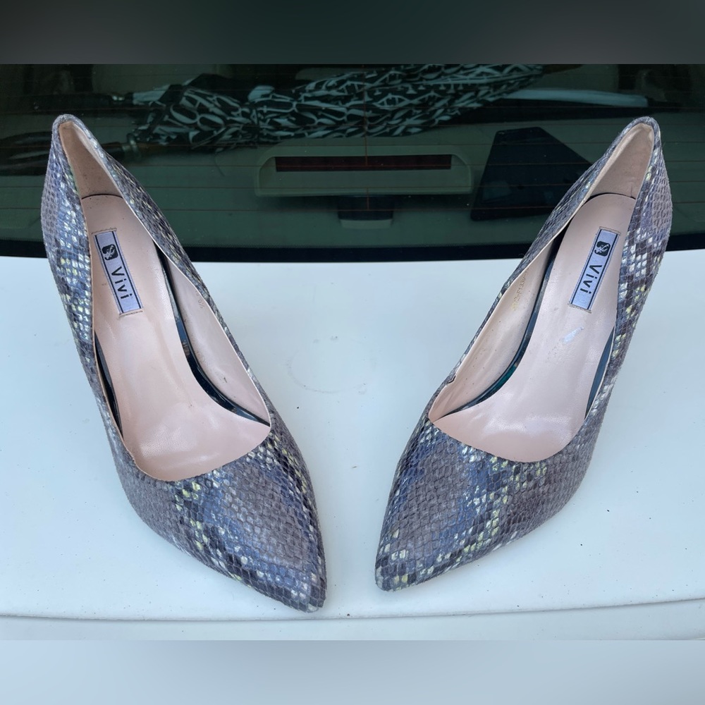 VIVI Gray Snakeskin Heels Size 9.5 - Picture 5 of 12